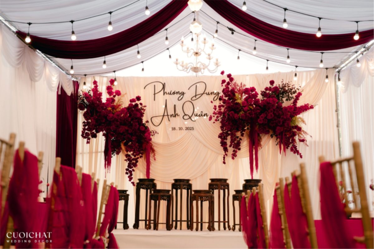 Mẫu rạp cưới đẹp tạo ấn tượng thị giác đầu tiên cho khách mời. (Ảnh: TIFF.vn) 