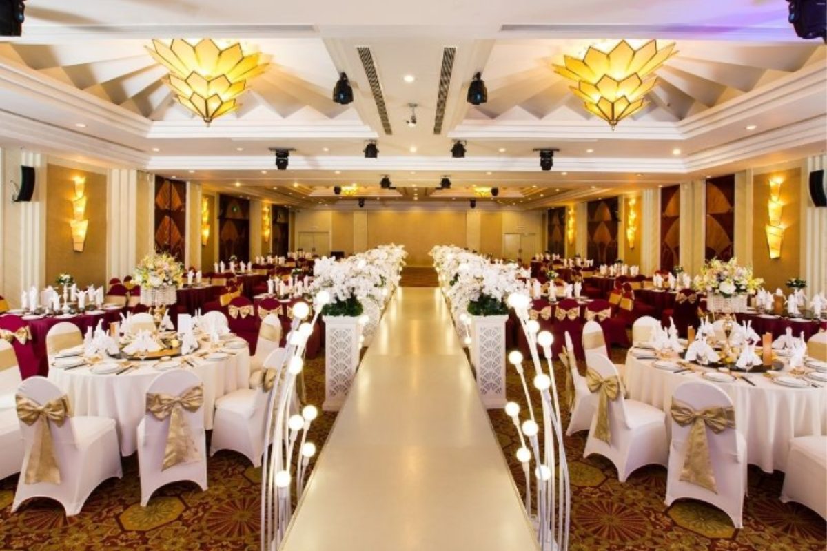 Không gian tiệc cưới sang trọng tại Trung tâm Hội nghị & Tiệc cưới Metropole, với trang trí tinh tế và âm thanh ánh sáng hiện đại. (Ảnh:Sưu tầm)