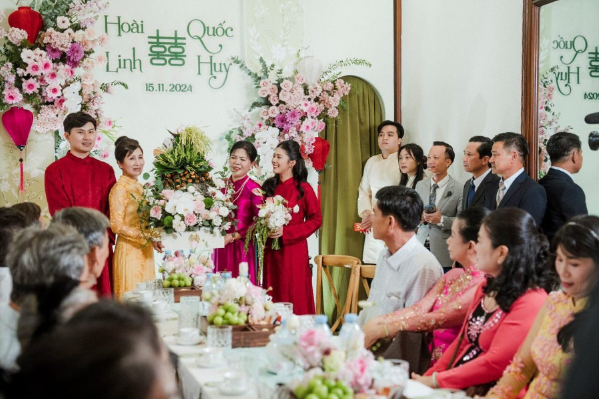 Lời xin phép rước dâu kết hợp lời cảm ơn gia đình nhà gái, thể hiện sự trân trọng và lịch sự. (Ảnh: TIFF.vn) 