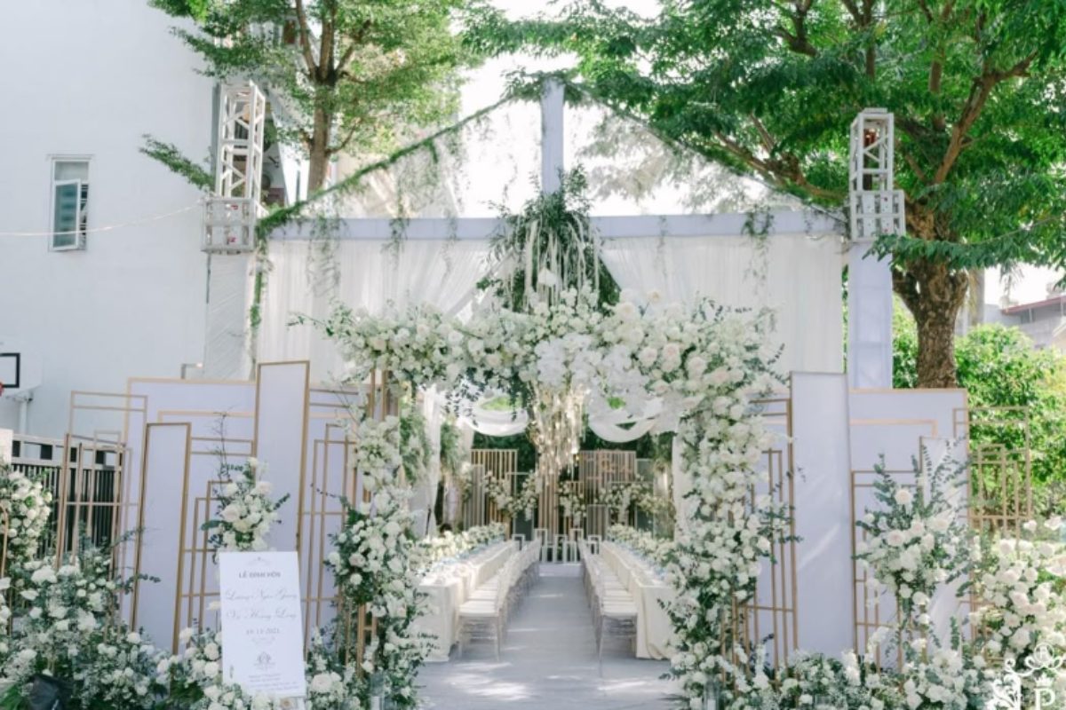 Mẫu rạp cưới sân vườn tươi mới, gần gũi với thiên nhiên. (Ảnh: Sưu tầm) 