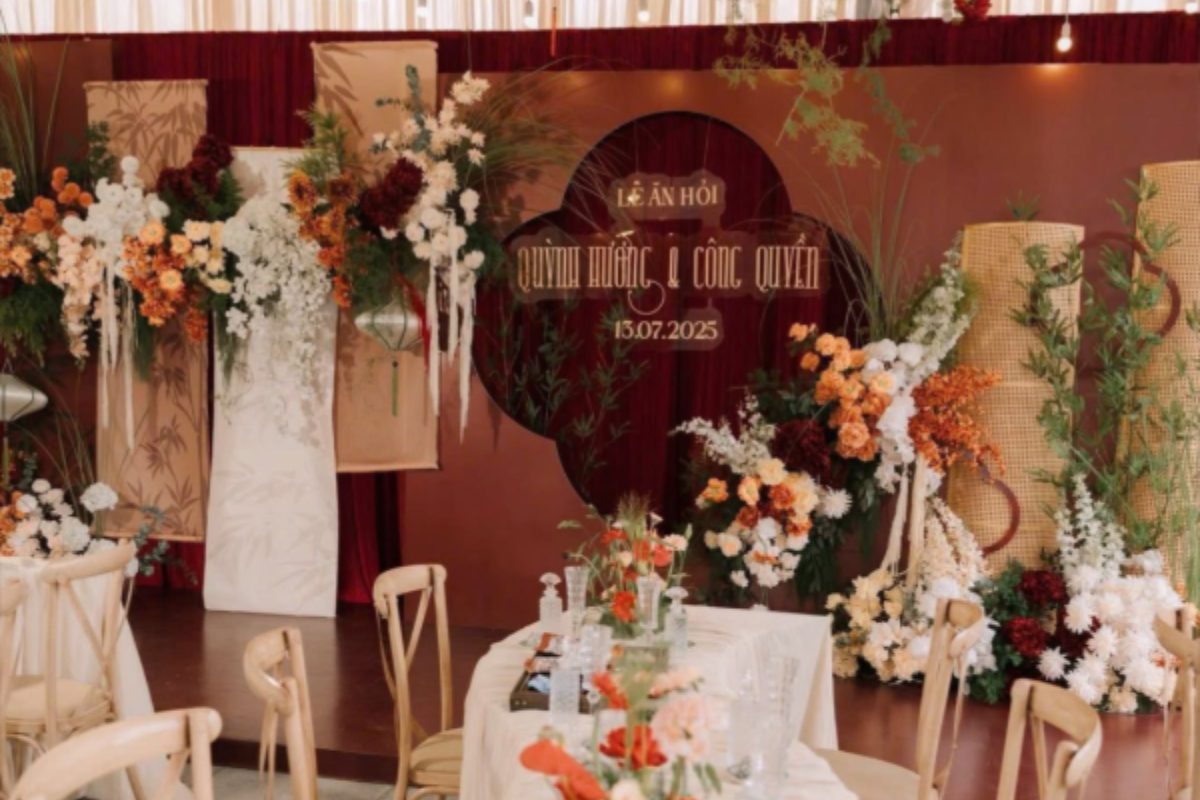 Trang trí lễ gia tiên phong cách Indochine phù hợp nhà phố và không gian truyền thống. (Ảnh: Sưu tầm) 