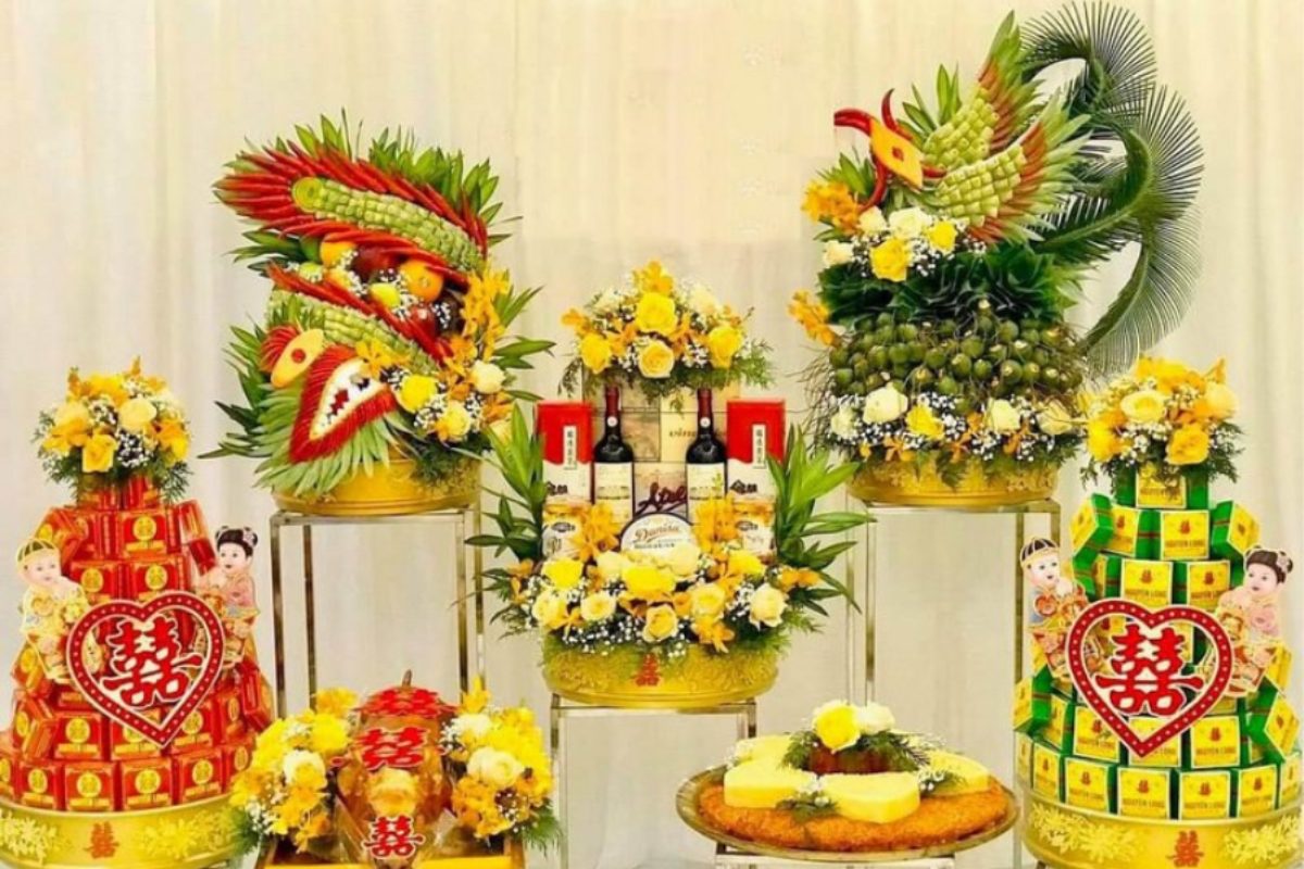 Mẫu tráp ăn hỏi hiện đại tone đỏ gold sang trọng giữ nét truyền thống ngày cưới. (Ảnh: Sưu tầm) 