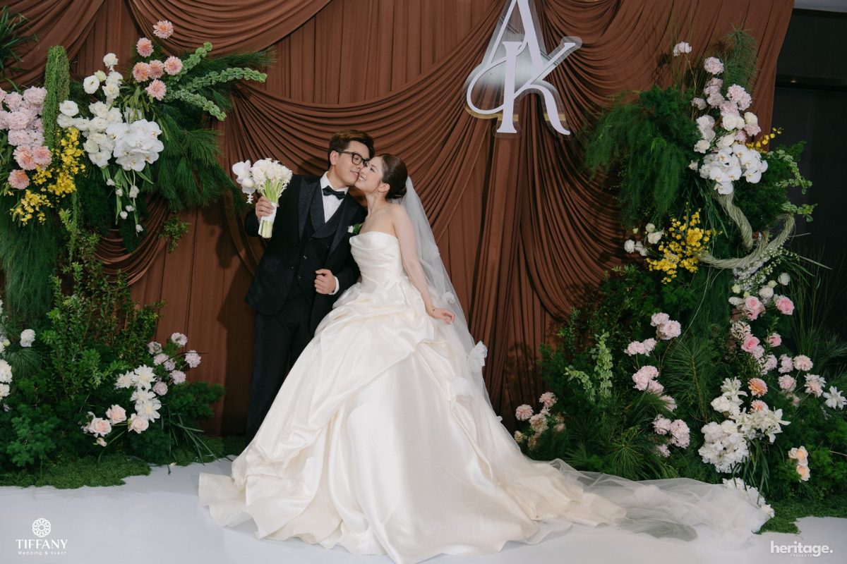 Tìm hiểu và làm việc trực tiếp với nhà cung cấp để tránh các rủi ro không đáng có trong đám cưới (Ảnh: TIFF.vn) 