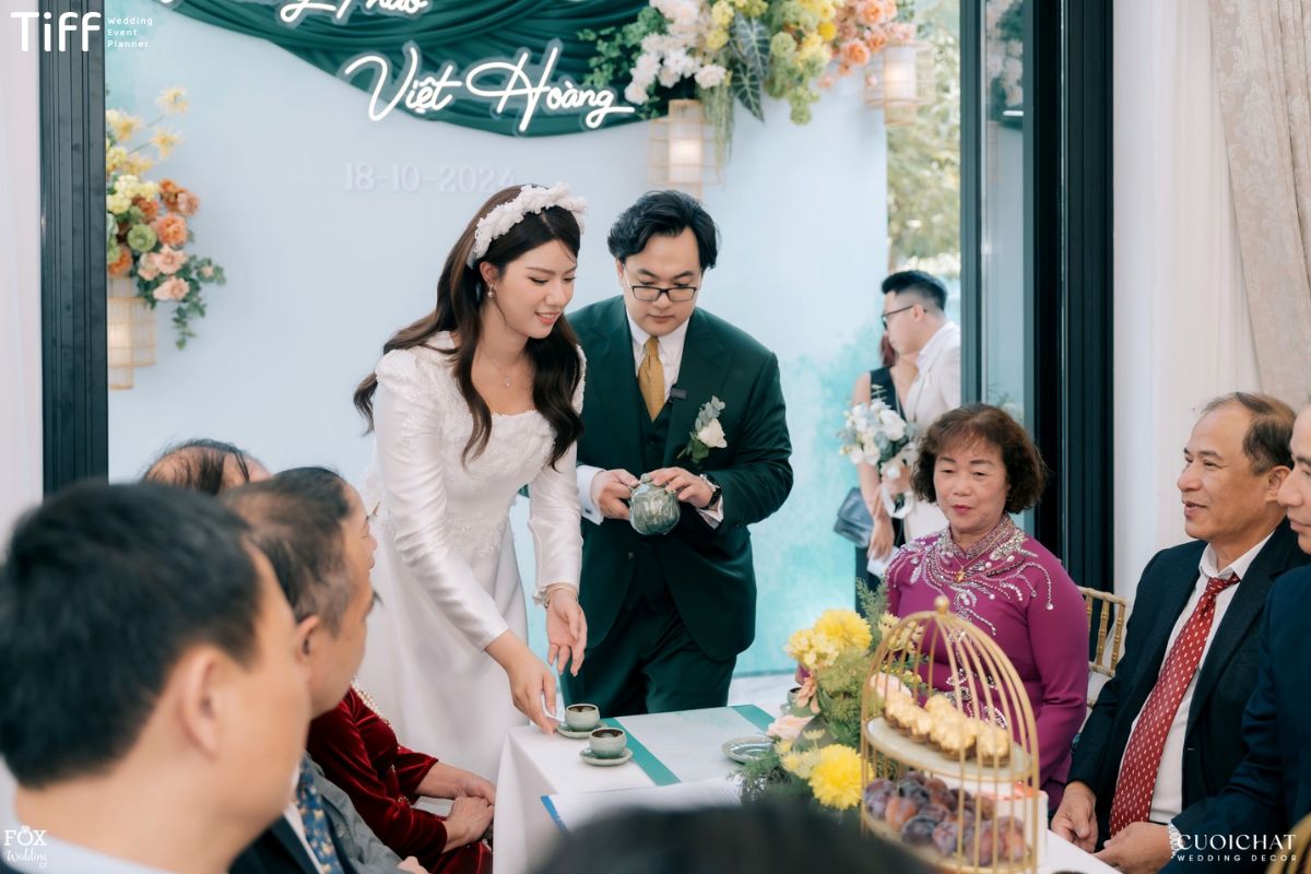 Bài phát biểu đám cưới hãy luôn dành một đoạn ngắn để tri ân và mời nâng ly cùng gia đình thông gia, quý họ hàng hai bên và toàn thể quan khách. (ẢNH: TIFF)