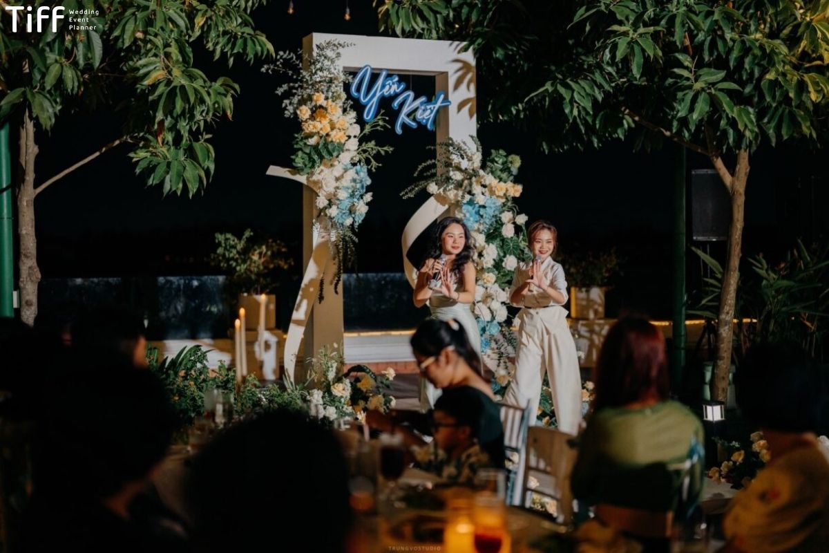 Bạn bè quây quần thử thách vui nhộn gắn với kỷ niệm (Ảnh: TIFF)