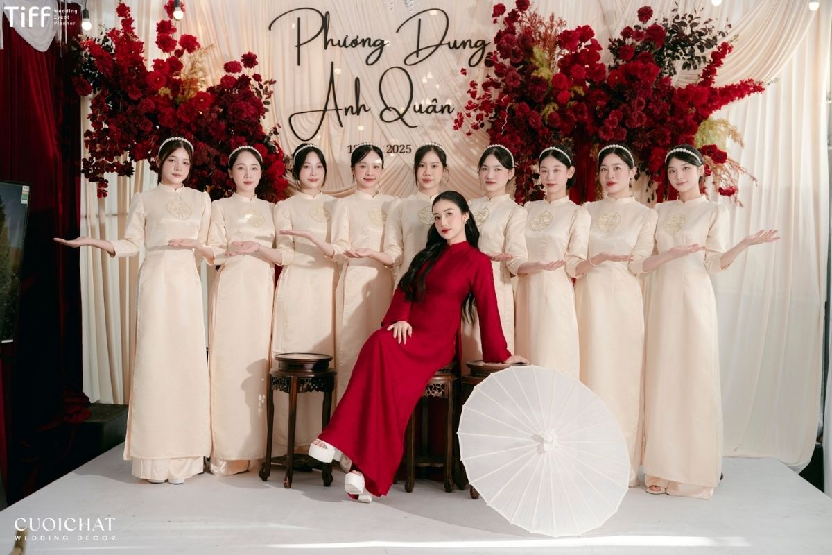 Các cô gái trang phục đồng điệu tạo khung cảnh mại duyên dáng (Ảnh: TIFF)