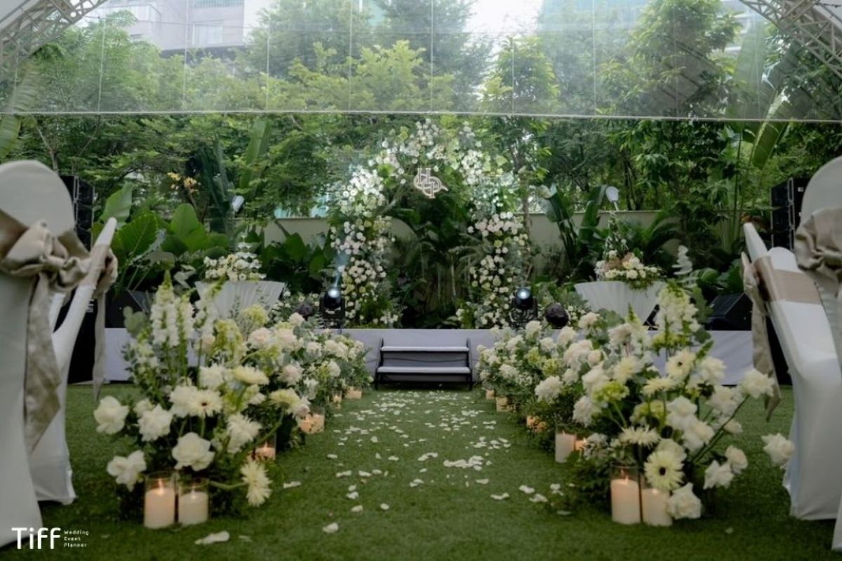 Concept lãng mạn cổ điển phối đèn vàng tạo không khí (Ảnh: TIFF)