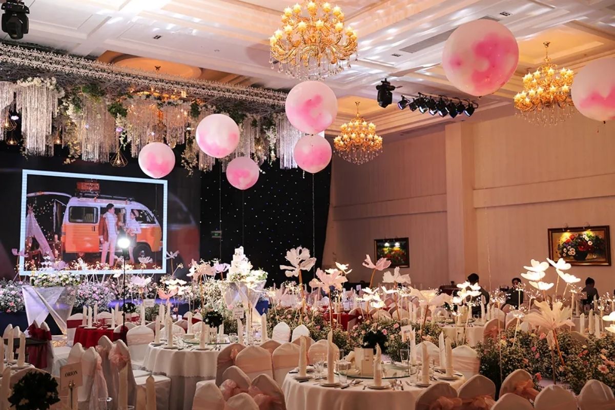 Đặt tiệc sớm giúp giữ ngày đẹp và mở thêm cơ hội tối ưu chi phí (Ảnh: Sưu tầm)