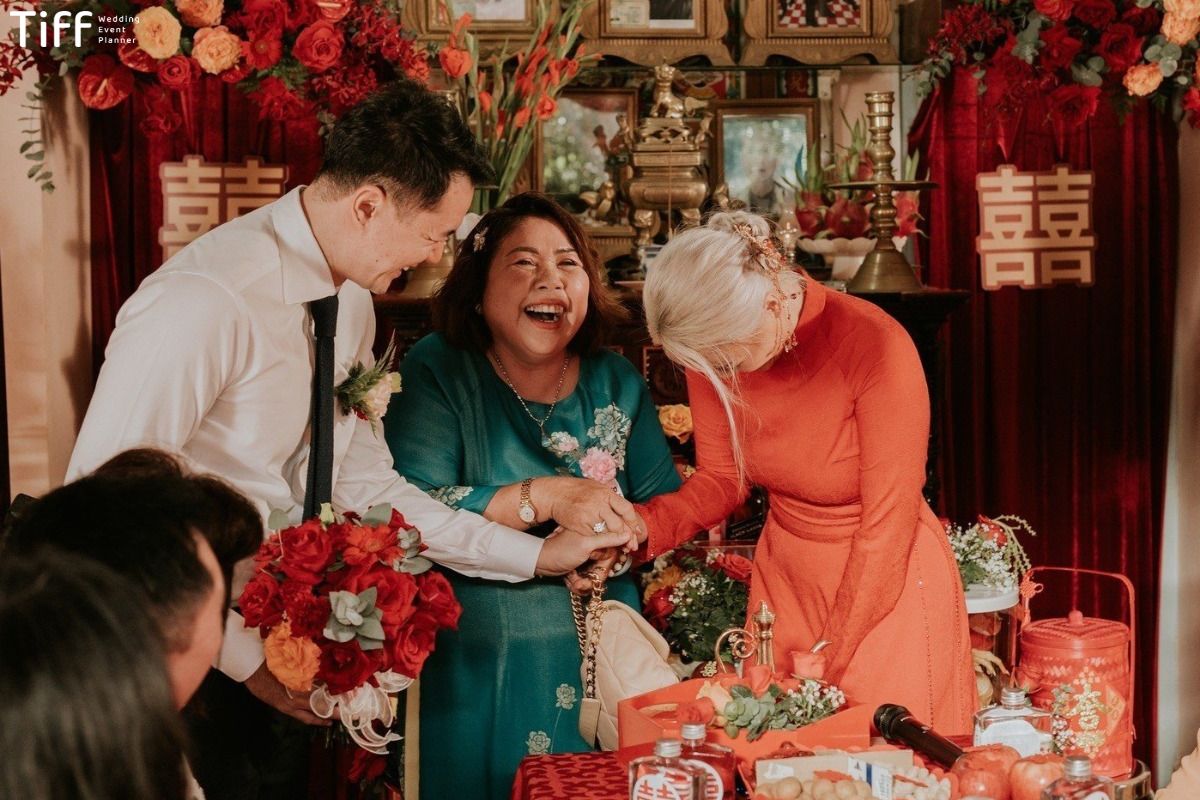 Để bài phát biểu lễ đón dâu tại nhà trai mạch lạc, dễ nói và đúng nghi thức, bạn nên xây dựng theo một khung rõ ràng. (ẢNH: TIFF)