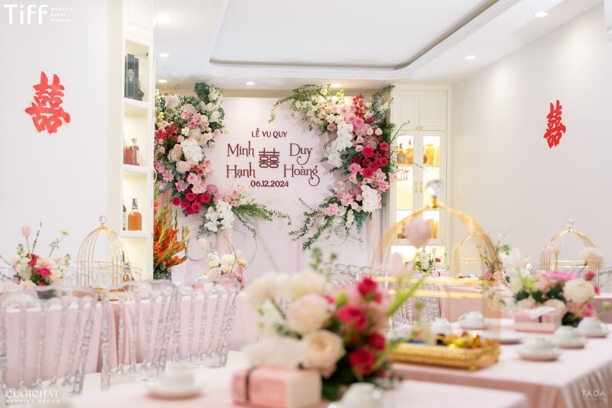 Không gian đón khách ấn tượng nhờ phông cưới thiết kế tinh tế (Ảnh: TIFF)