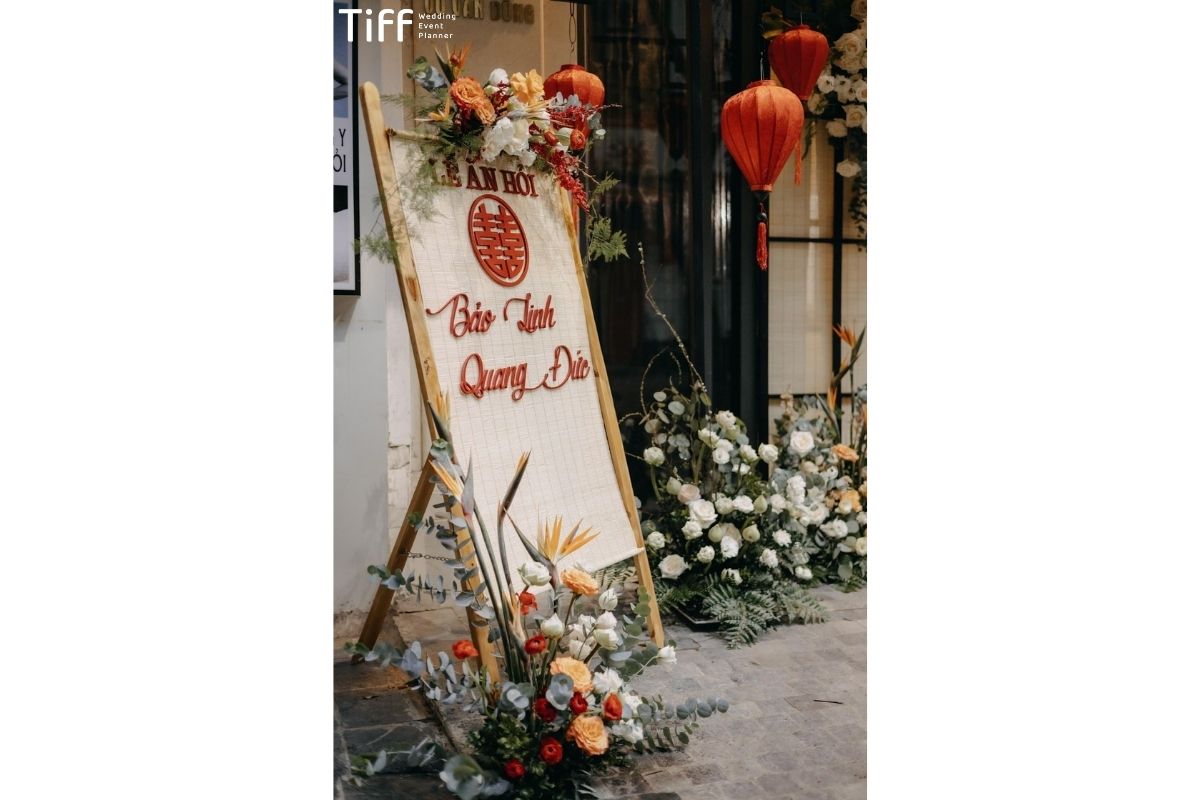 Lồng đèn nhỏ và đèn dây tạo điểm nhấn ấm cúng (Ảnh: TIFF)