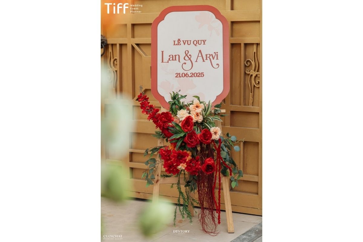 Màu nền, màu chữ và họa tiết xoay quanh bảng màu chủ đạo (Ảnh: TIFF)