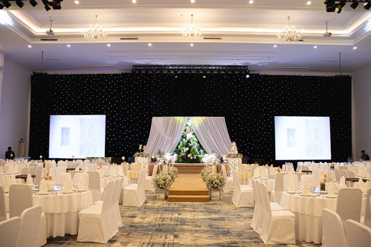 Nếu bạn làm việc với wedding planner, hãy tận dụng kinh nghiệm thực tế của họ (Ảnh: Sưu tầm)