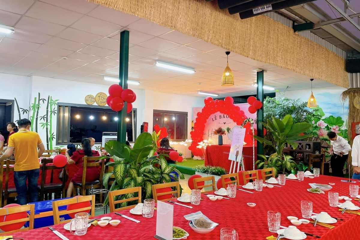 Nhà hàng B79 nổi tiếng không gian rộng và thực đơn phong phú (Ảnh: Sưu tầm)