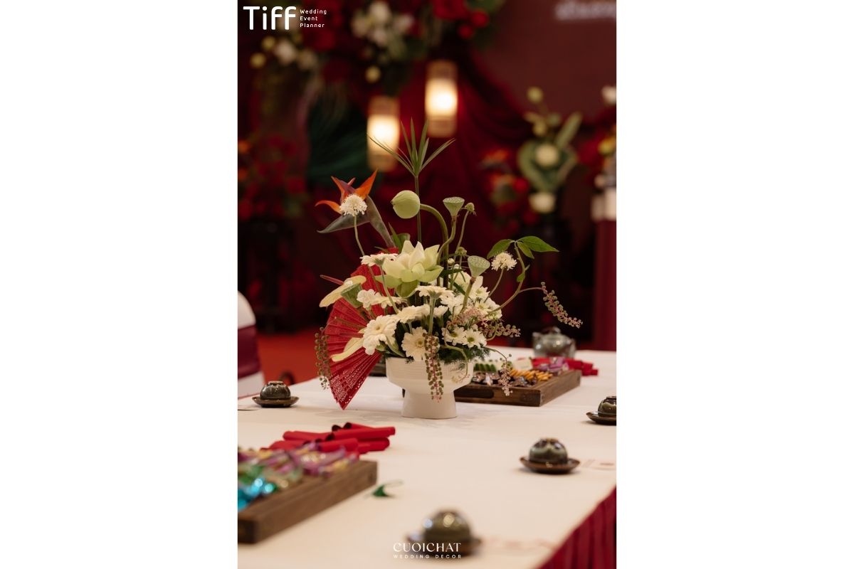 Phong cách trang trí bàn tiệc hiện đại, lãng mạn, nhấn mạnh tính nghệ thuật (Ảnh: TIFF)