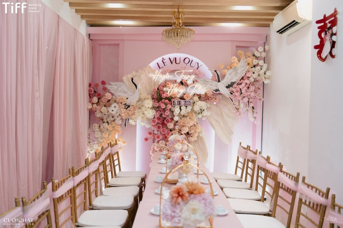 Phông cưới tư gia sang trọng tôn nghiêm,lễ gia tiên hiếu kính (Ảnh: TIFF)