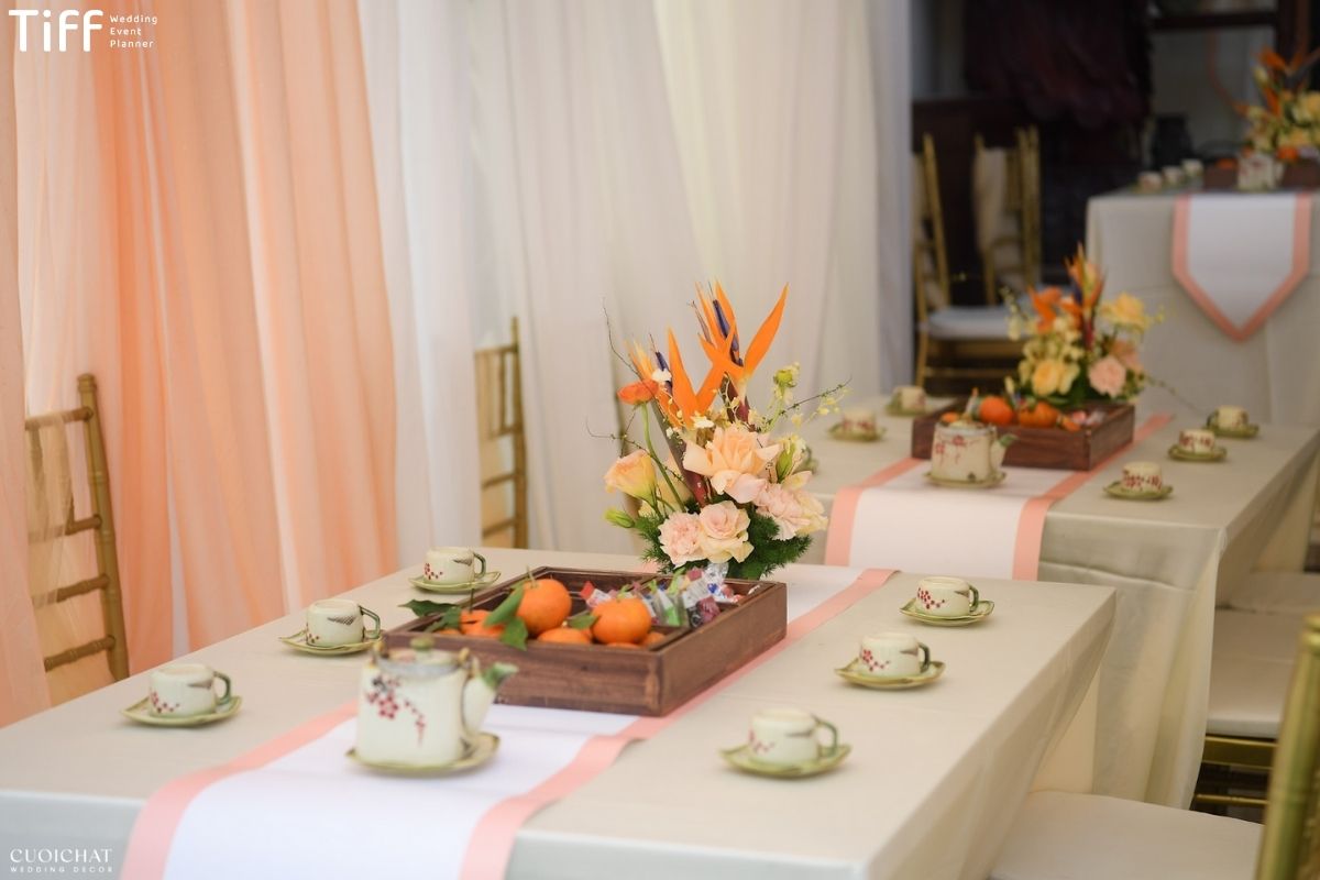 Thiết kế hoa cam cùng tone với phông màn mang lại cảm giác an yên mà tinh tế (Ảnh: TIFF)