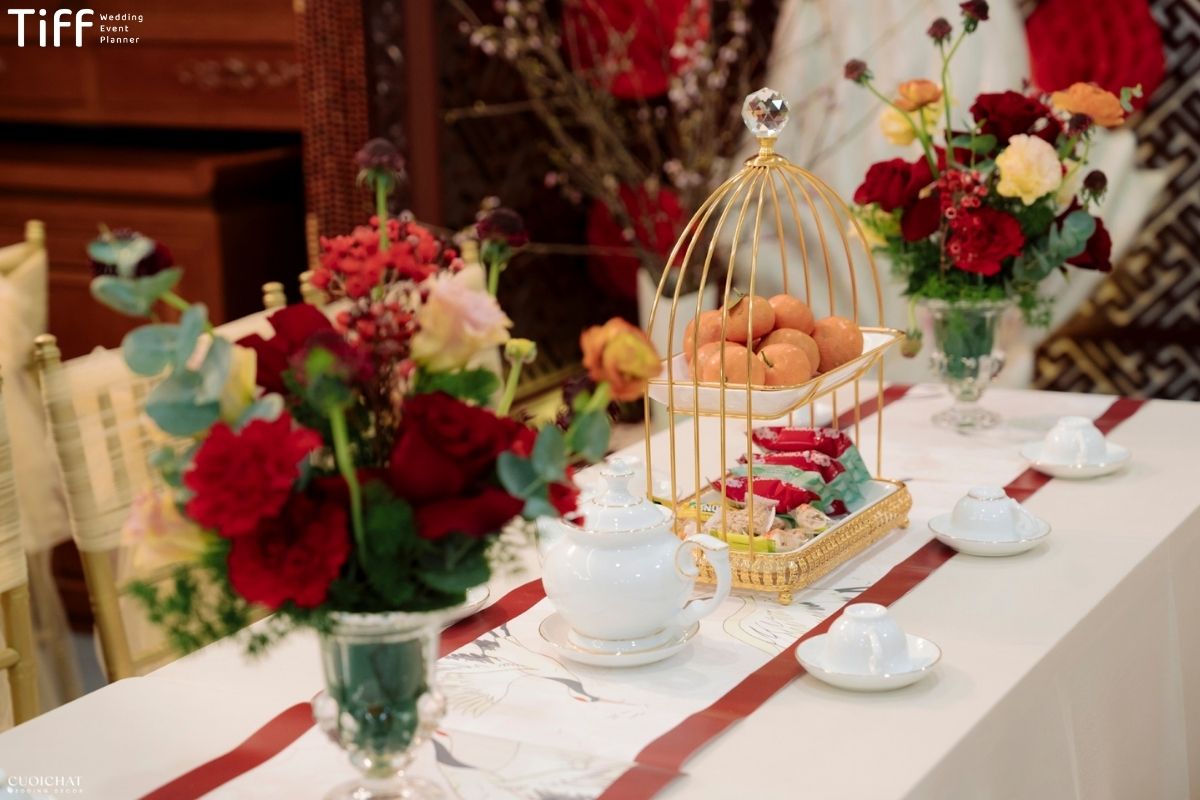 Thiết kế hoa để bàn phong cách gallery, nổi bật trong không gian tiệc tối (Ảnh: TIFF)