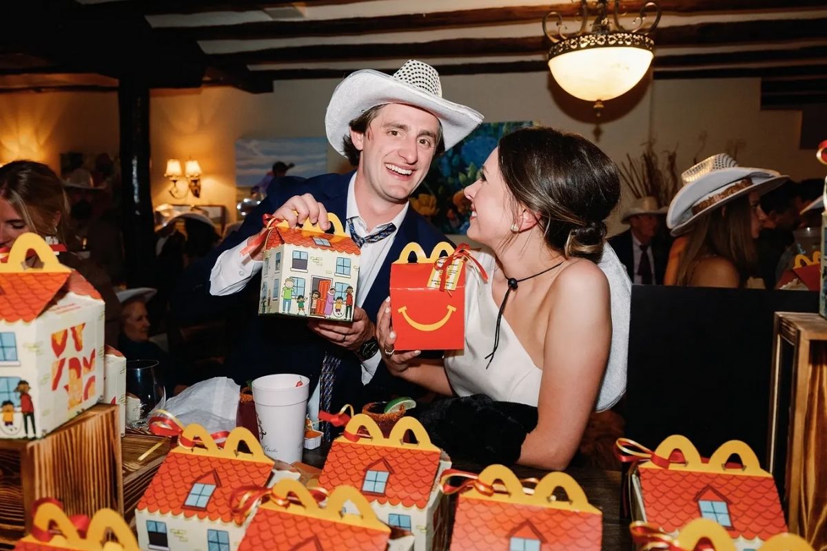 Tiệc after party street food mang lại cảm giác gần gũi đời thường (Ảnh: Sưu tầm)