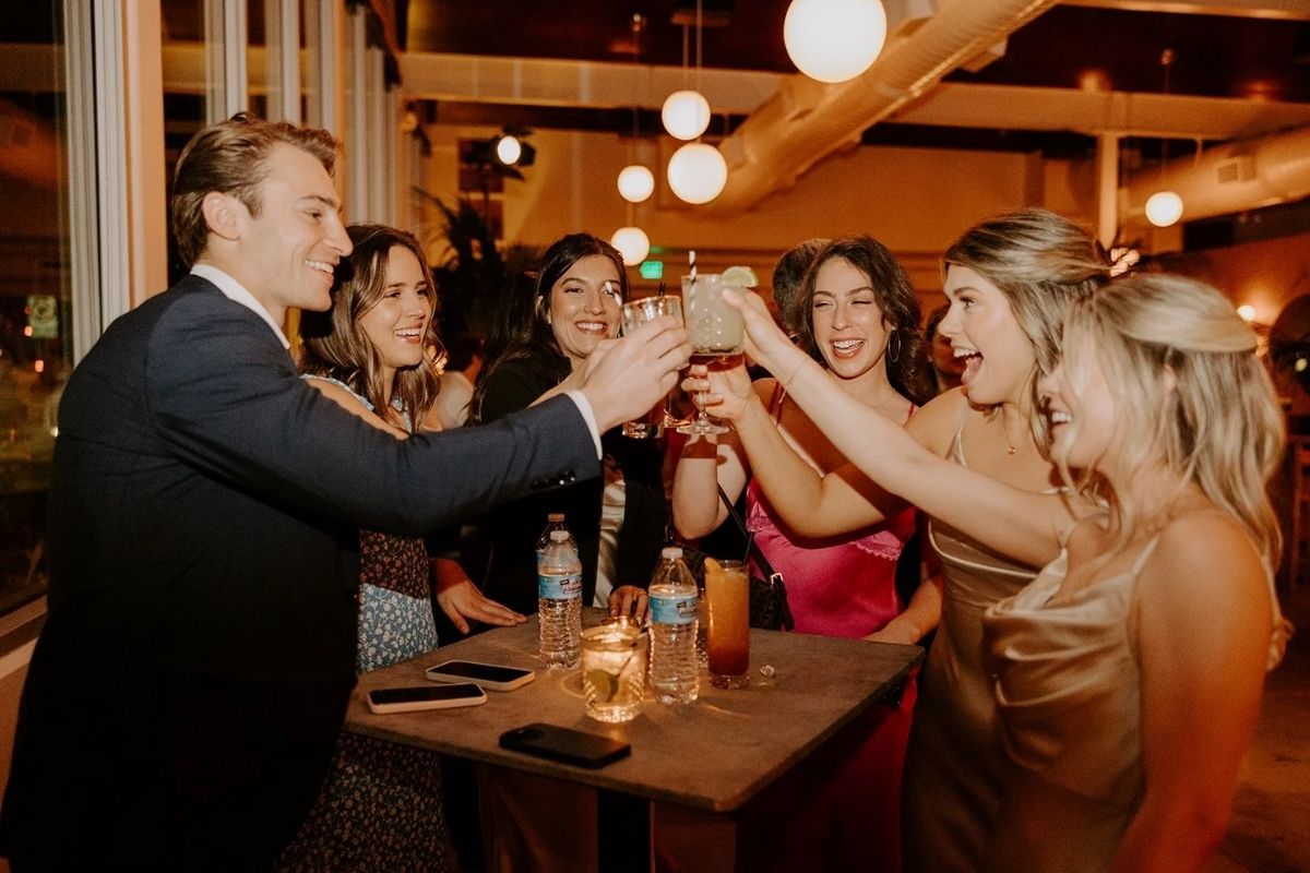 Tiệc after party wedding rooftop mang lại cảm giác phóng khoáng trẻ trung (Ảnh: Sưu tầm)