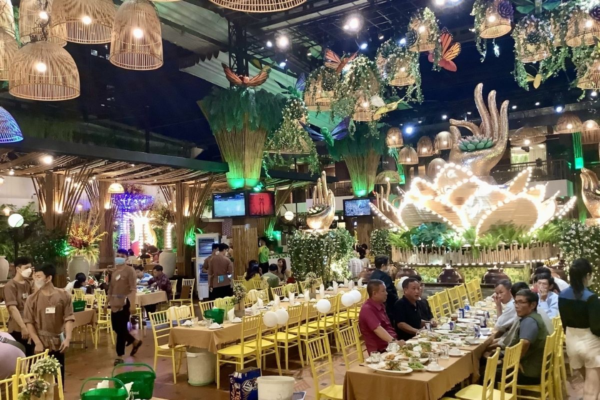 Trải nghiệm thực tế giúp đánh giá chính xác địa điểm tiệc cưới phù hợp (Ảnh: Sưu tầm)