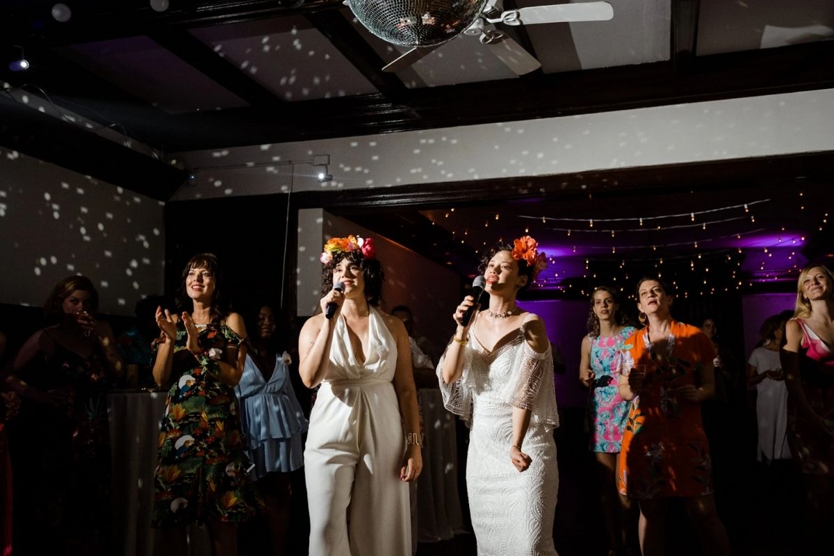 Wedding After Party kiểu karaoke biến buổi tối thành đại nhạc hội (Ảnh: Sưu tầm)