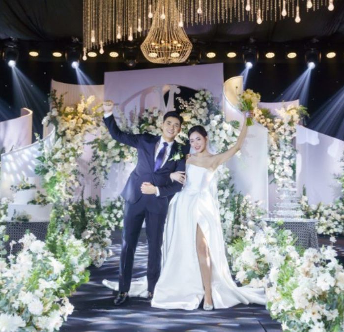 nên tổ chức đám cưới ngoài trời hay trong nhà