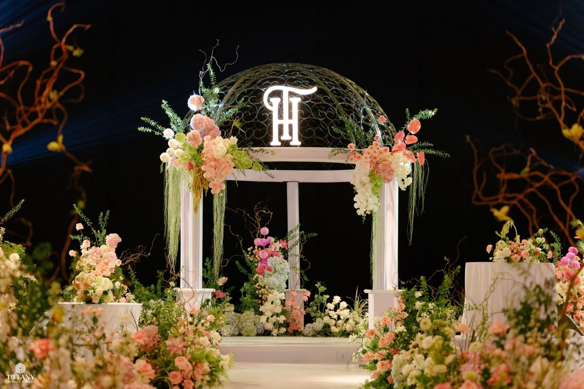 trang-tri-tiec-cuoi-tu-hung-tai-jw-marriott-saigon