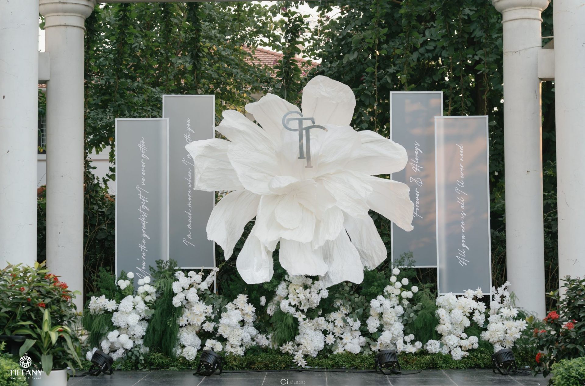 trang-tri-tiec-cuoi-ngoai-troi-nghia-linh-tai-sheraton-hanoi-sao-chep