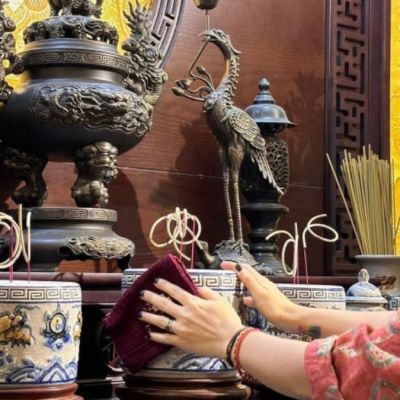 kinh nghiệm lau dọn bàn thờ gia tiên ngày cưới