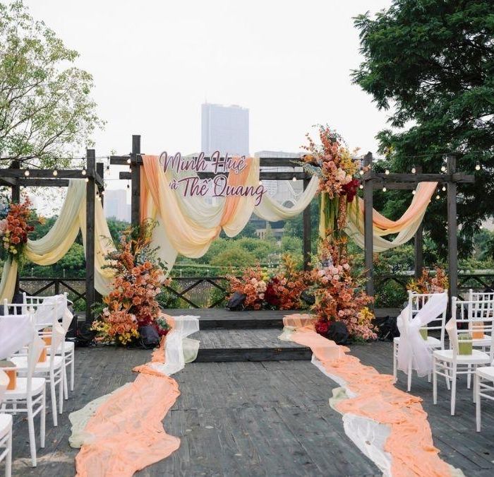 đặt địa điểm cưới trước bao lâu