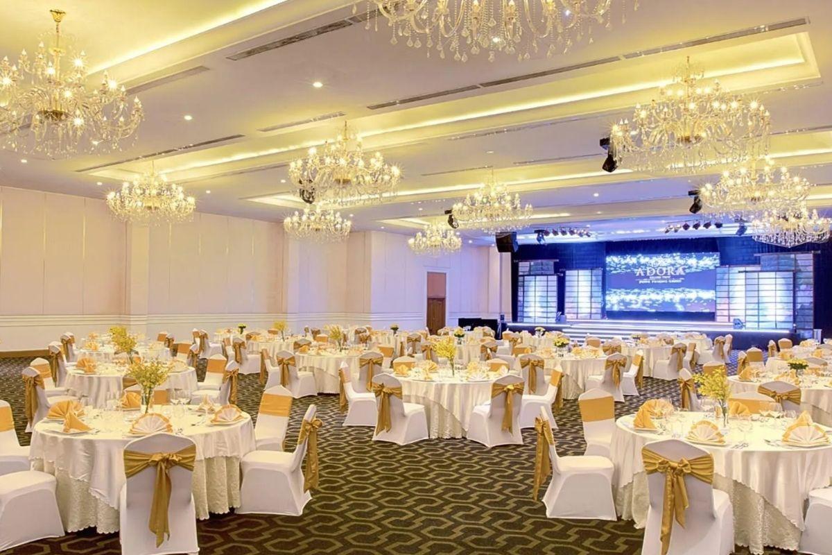 The ADORA Grand View nổi bật với kiến trúc châu Âu hiện đại, tone trắng sang trọng. (ẢNH: Sưu tầm)