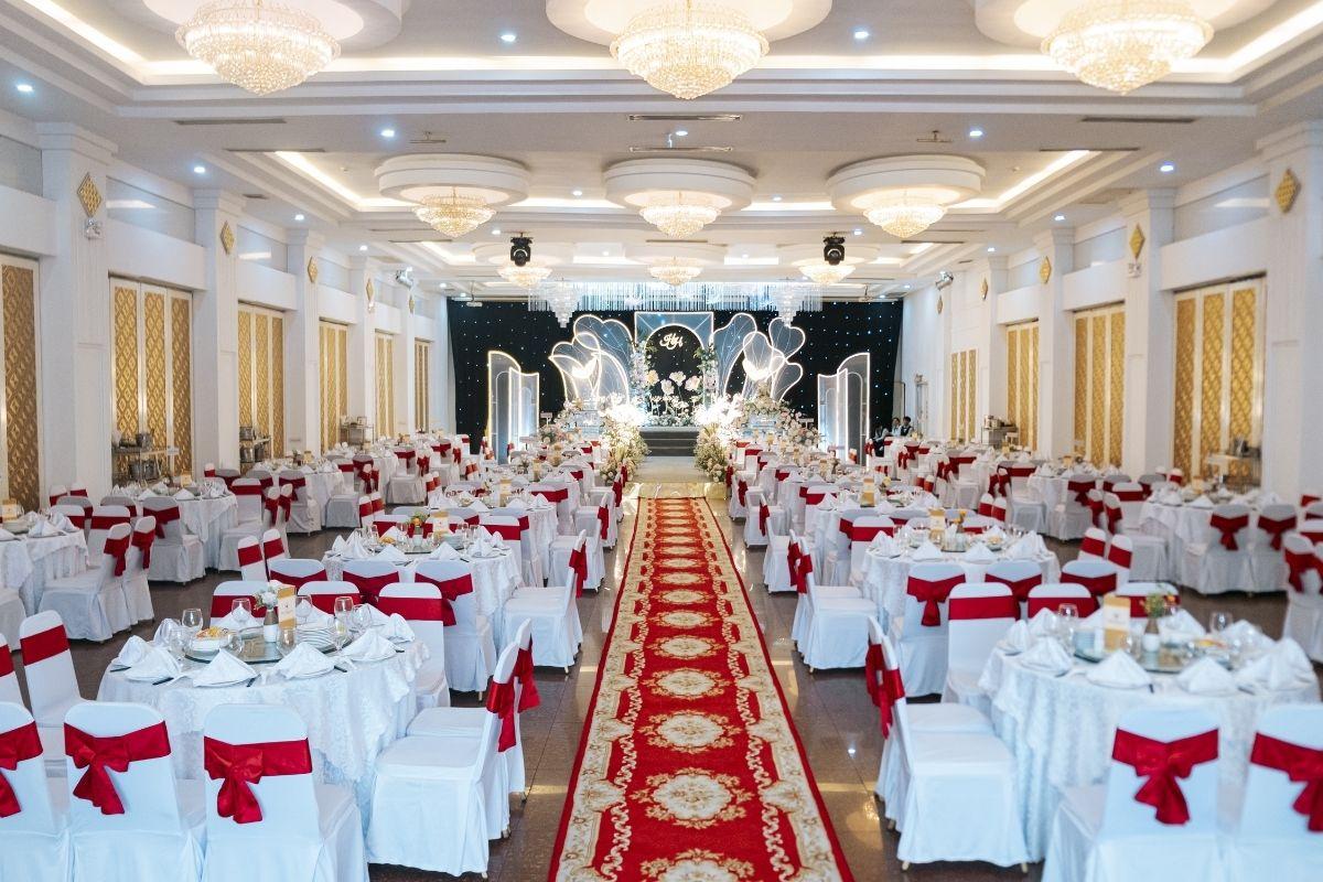 Sun Palace sở hữu phong cách hiện đại, ánh sáng đẹp và sảnh tiệc được đầu tư chỉn chu. (ẢNH: Sưu tầm)