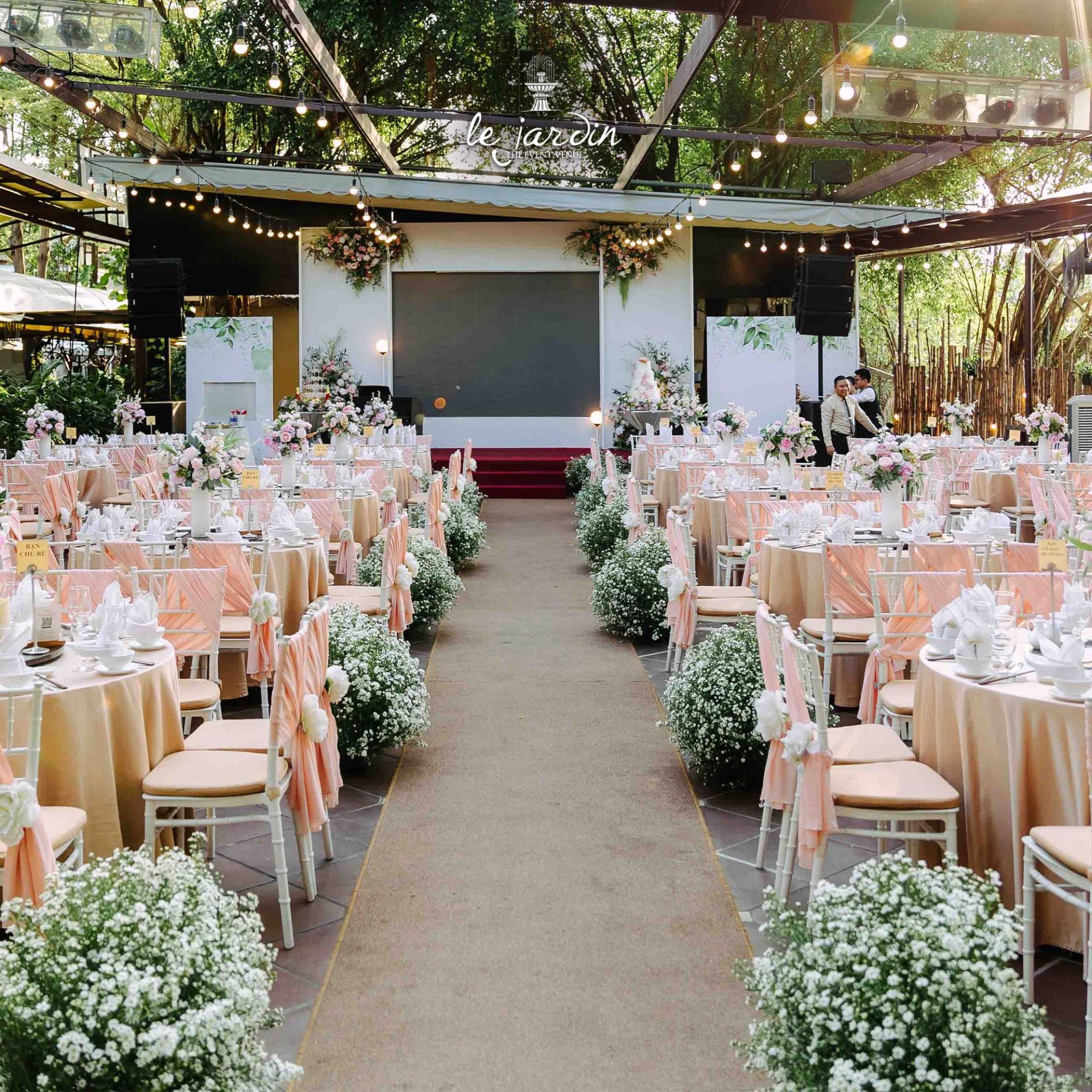 Le Jardin The Event Venue là một trong những địa điểm tổ chức tiệc cưới phong cách sân vườn được yêu thích nhất tại TP.HCM (Ảnh: sưu tầm)