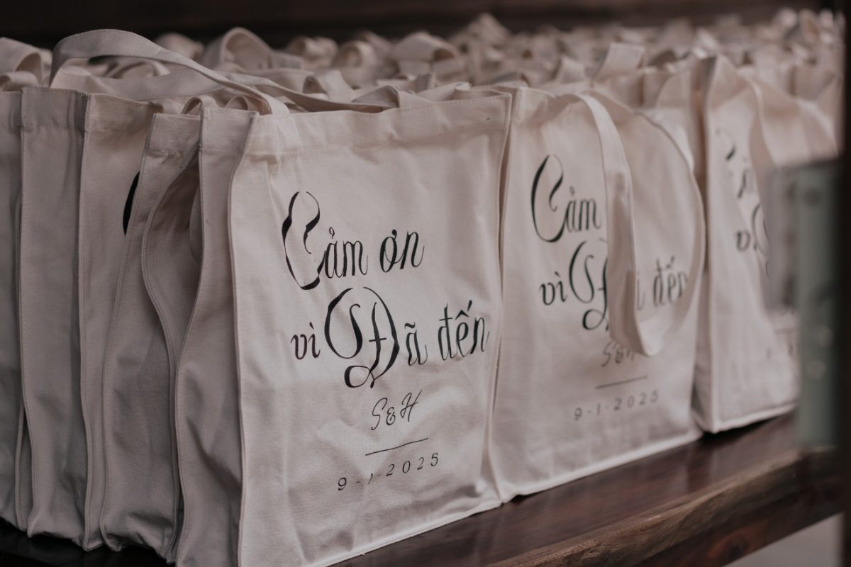 Lựa chọn quà tặng phù hợp sẽ giúp tiệc độc thân thêm trọn vẹn & dấu ấn cảm xúc sâu sắc cho cô dâu, chú rể trong hành trình bước sang chương mới của cuộc đời. (ẢNH: TIFF.vn)