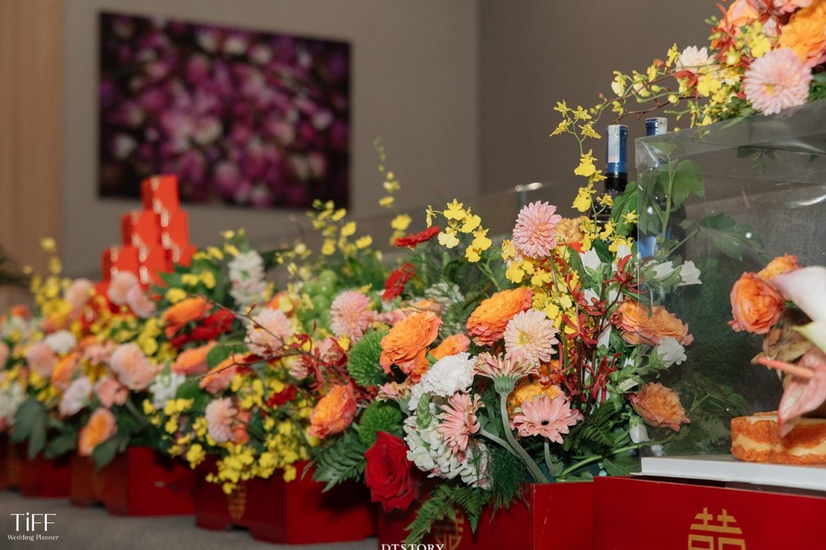 Cách trình bày lễ đen không chỉ thể hiện sự tôn trọng nghi thức truyền thống mà còn góp phần tạo nên ấn tượng đẹp, trang nghiêm trong ngày ăn hỏi giữa hai gia đình. (ẢNH: TIFF)