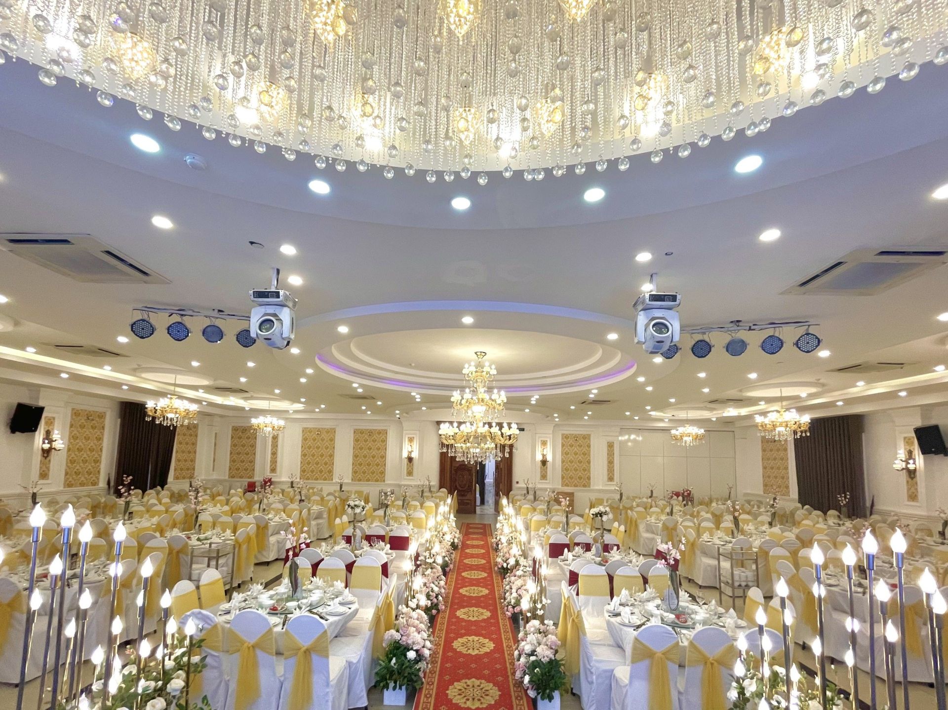 Cát Đằng Palace có không gian chụp ảnh đẹp với nhiều góc view sang trọng (Ảnh: sưu tầm)