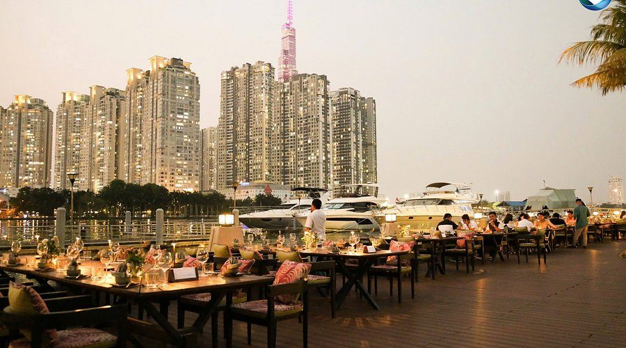 LAGarden là garden restaurant ven sông với không gian xanh mát, lãng mạn (Ảnh: sưu tầm)