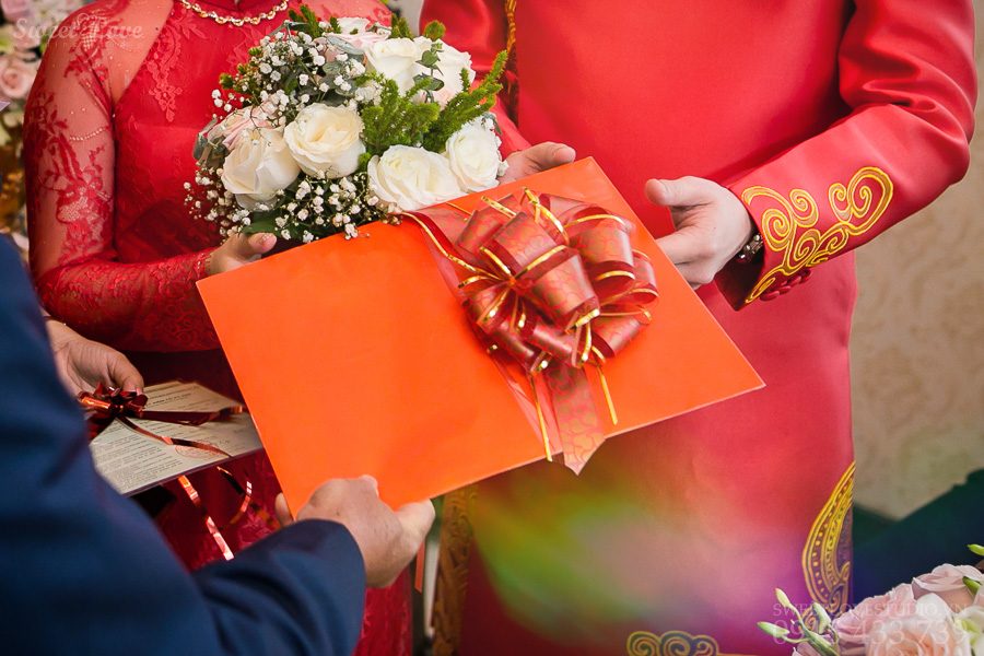 Trao của hồi môn là một khoảnh khắc ý nghĩa trong ngày cưới (Ảnh: sưu tầm)