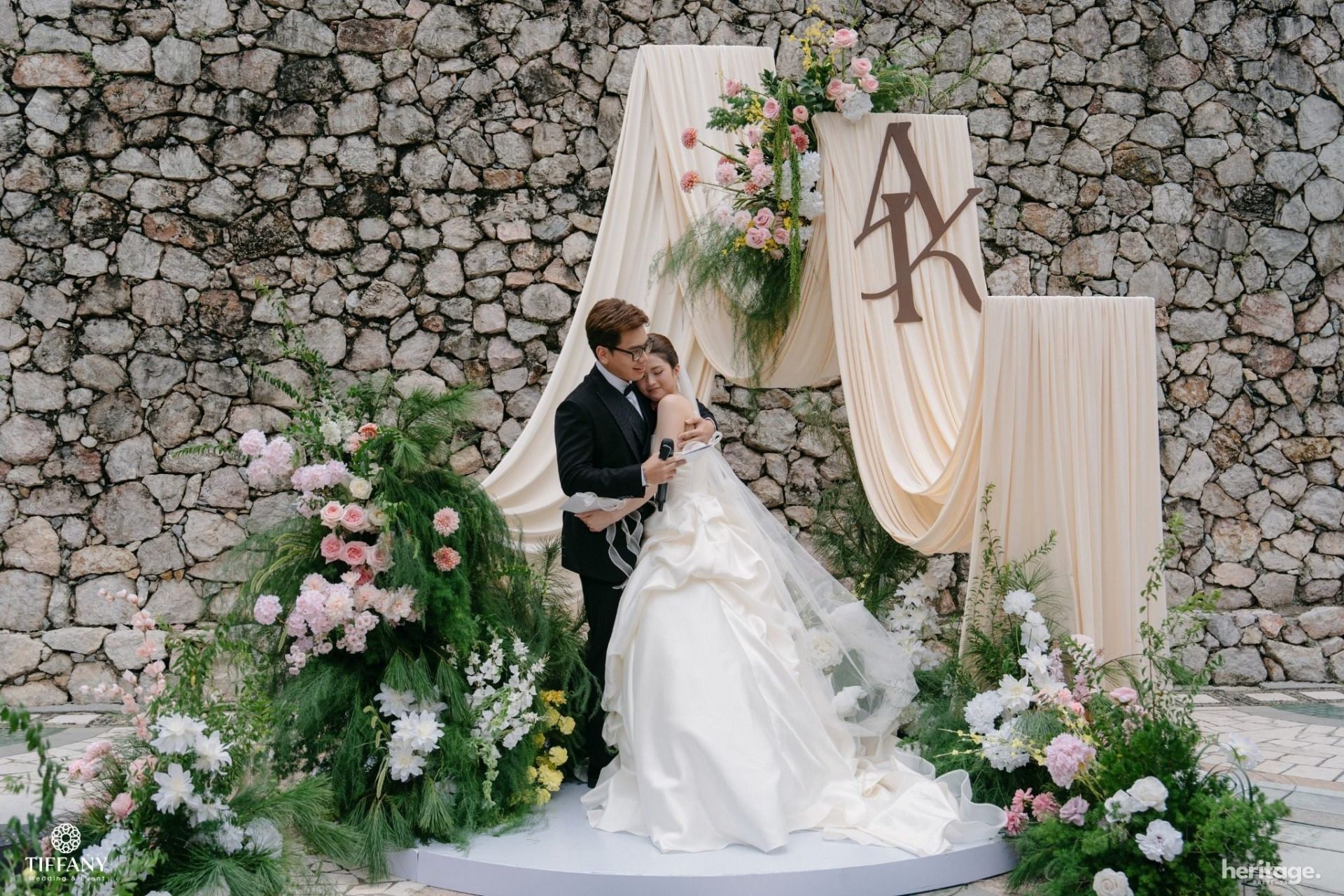 Wedding ceremony là nghi thức nơi cô dâu chú rể tuyên bố kết hôn và trao cam kết trăm năm (Ảnh: TIFF.vn)