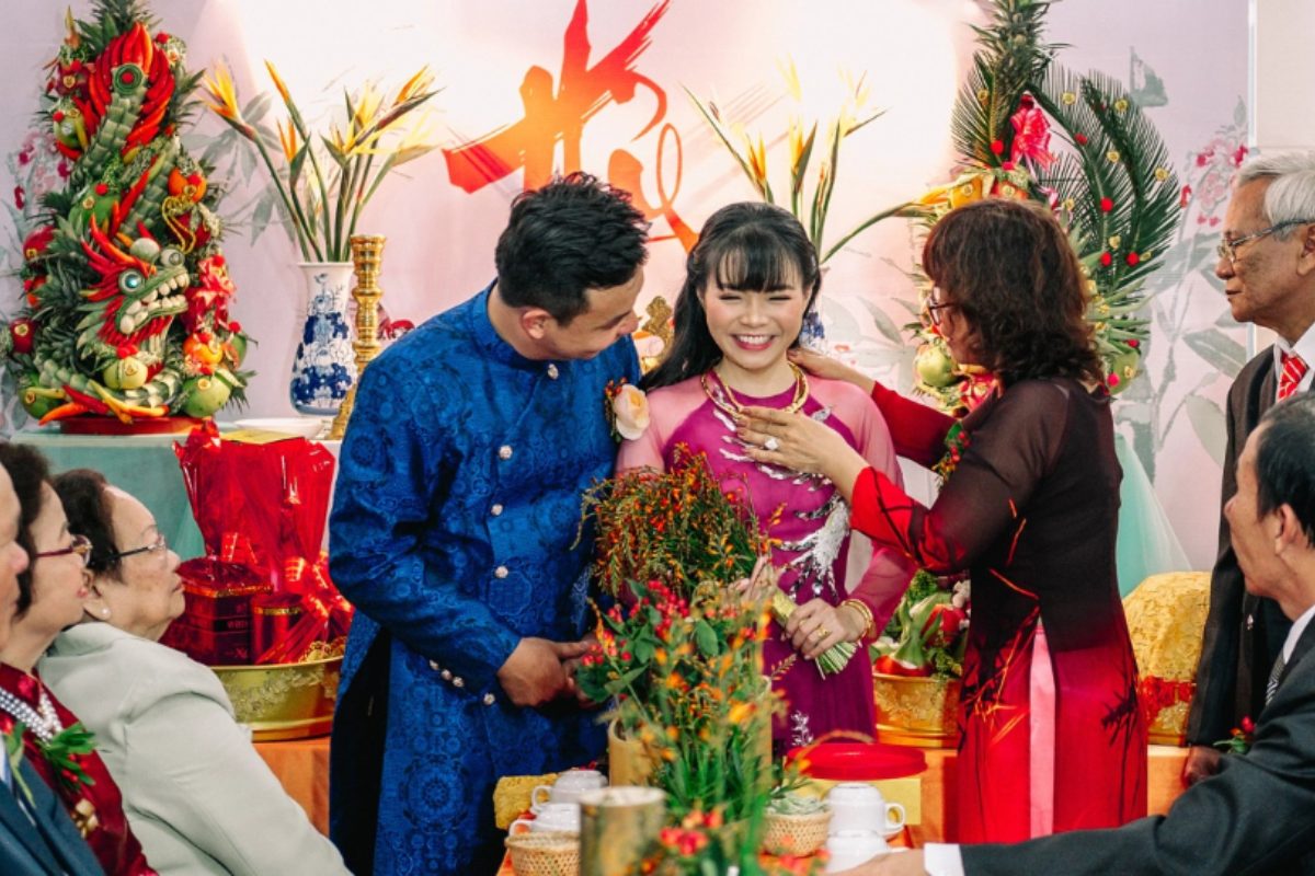 Không khí lễ nhóm họ miền Tây tại nhà cô dâu. (Ảnh: Sưu tầm)