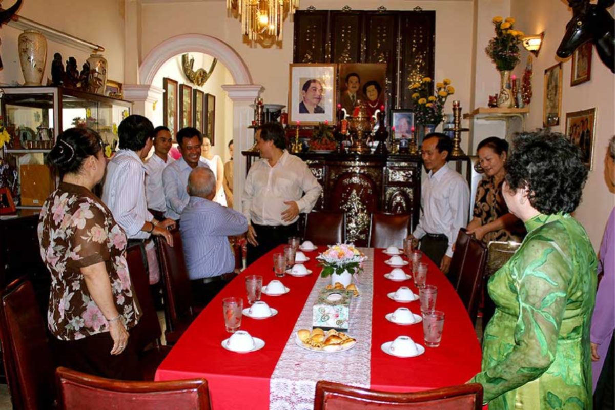 Gia đình hai bên bàn bạc thống nhất chi phí lễ ăn hỏi trước ngày tổ chức. (Ảnh: Sưu tầm) 