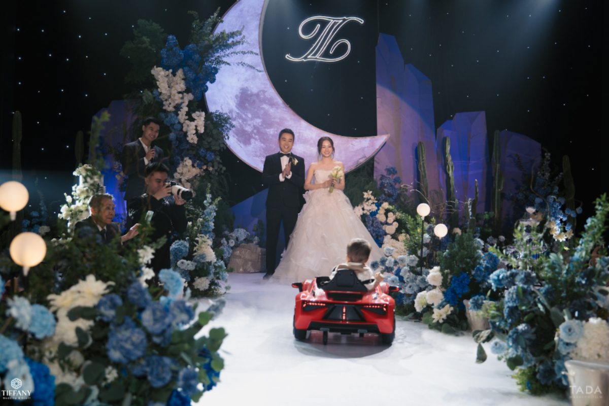 Không gian tiệc cưới khách sạn sang trọng được Tiffany Wedding & Event thiết kế đồng bộ và tinh tế. (Ảnh: TIFF.vn) 