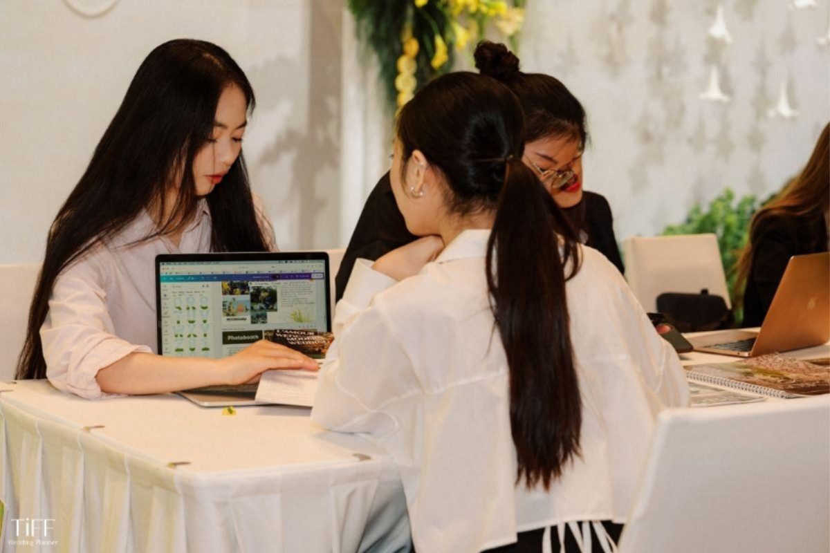 TIFF Wedding Planner tư vấn báo giá chi tiết và đề xuất gói dịch vụ cưới phù hợp ngân sách. (Ảnh: TIFF.vn) 