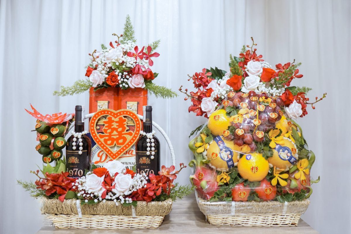 Tráp dạm ngõ đẹp phong cách truyền thống với trầu cau và lễ vật cơ bản được sắp xếp gọn gàng trên một tráp duy nhất (Ảnh: Sưu tầm) 