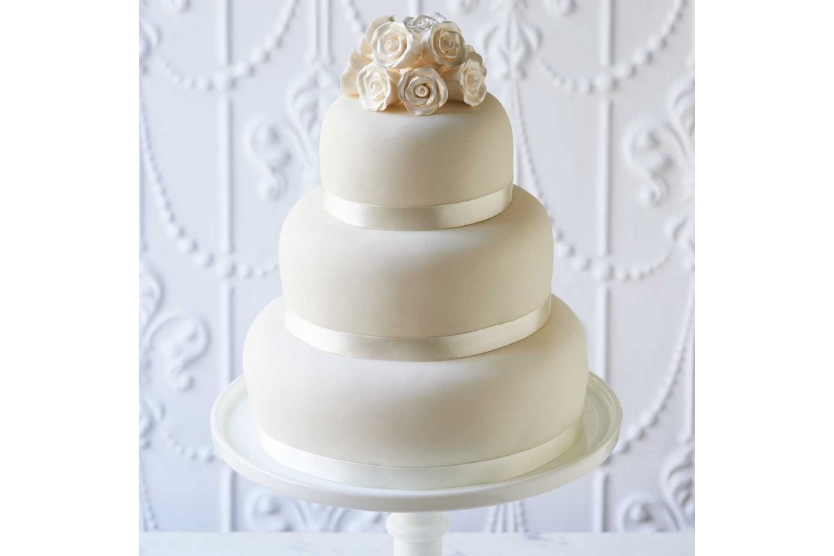 Bánh cưới hiện đại nhấn texture kem bảng màu tinh gọn thanh lịch (Ảnh: Sưu tầm)