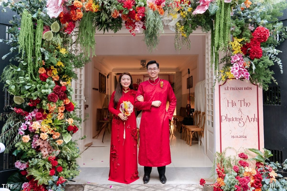 Cổng hoa cưới vintage lãng mạn mang lại cảm giác hoài niệm dịu dàng cho khách (Ảnh: TIFF)