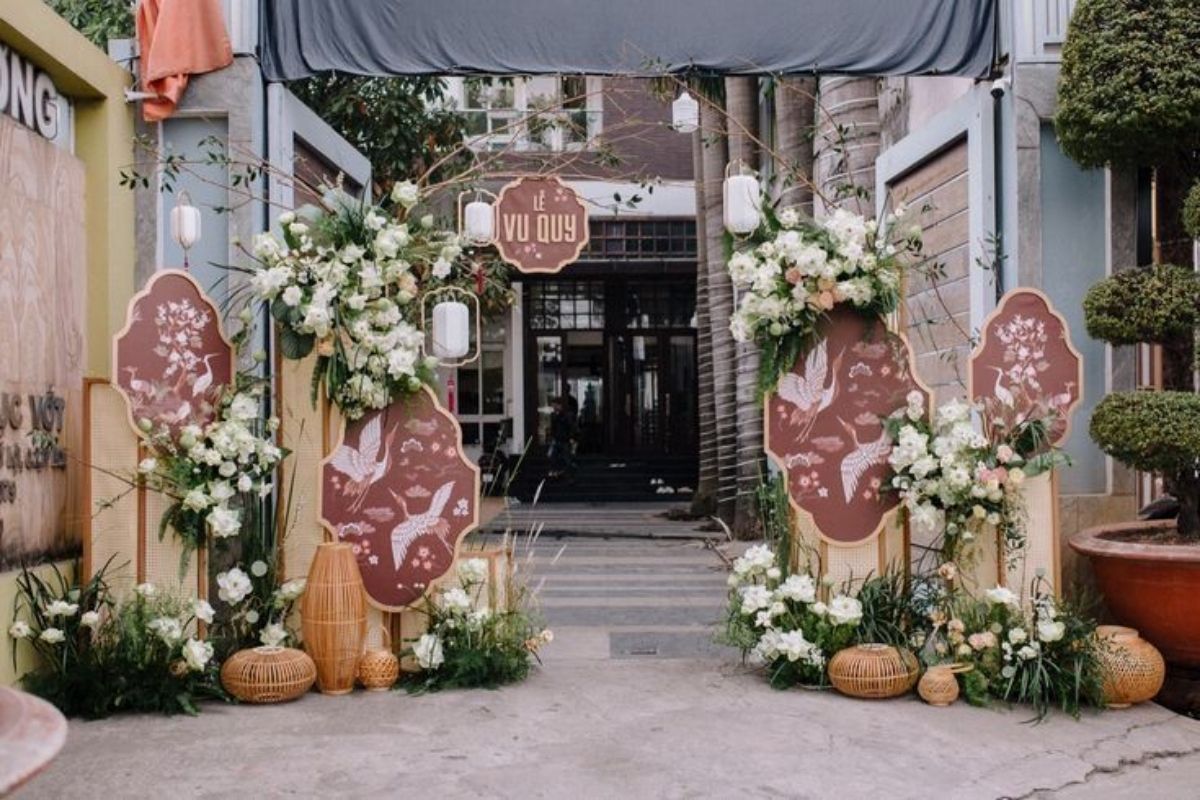 Cổng hoa cưới với đồ thủ công mang đến sự hoài cổ (Ảnh: Sưu tầm)