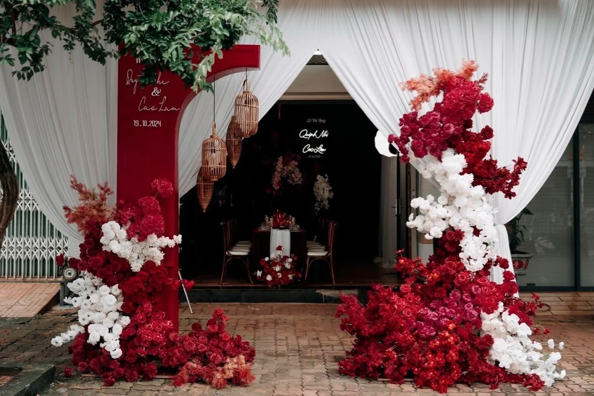 Cổng hoa được chọn khéo sẽ tôn lên phong cách và chuyện tình của bạn (Ảnh: Sưu tầm)