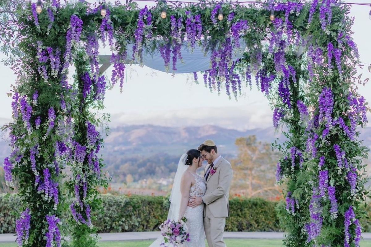 Cổng hoa lavender tím mộng mơ mang lại cảm giác dịu dàng (Ảnh: Sưu tầm)